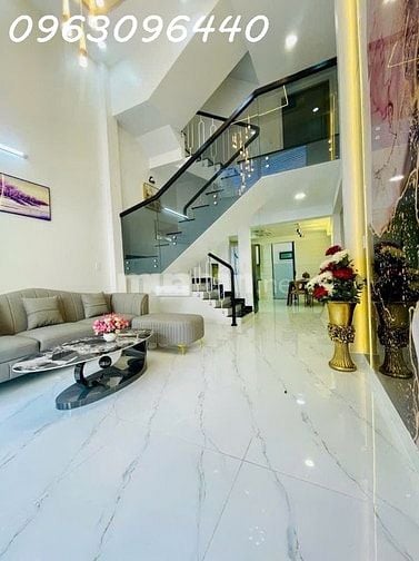 Cần bán gấp căn nhà siêu đẹp 5 tâng, thiết kế hiện đại, ngay sát Quận
