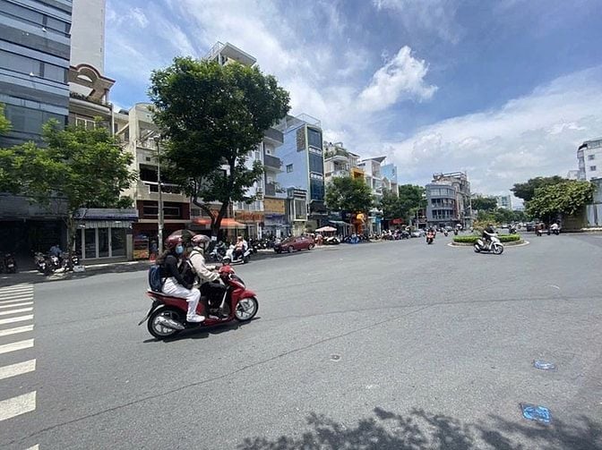 Bán nhà mt Nguyễn Cư Trinh, Q1, 63,5m² đất, 7 tầng, đang kinh doanh