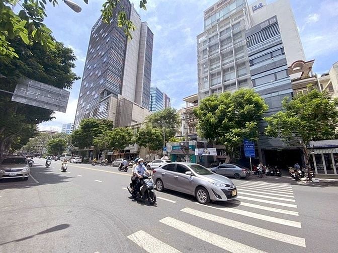 Bán nhà mt Nguyễn Cư Trinh, Q1, 63,5m² đất, 7 tầng, đang kinh doanh