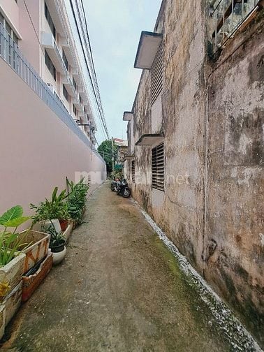 Tôi cần bán nhà sau Aeon Tân Phú. 4,5x11m. 2 Tầng. Hẻm 3m. Giá 1,55 tỷ