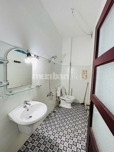 Nhà 4 tầng đường Trường Sa, Quận 3, giá bán 5,85 tỷ