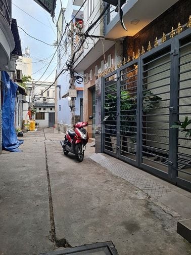 Bán nhà đường số 5, giáp nguyễn sơn tân phú