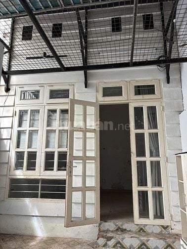 Bán nhà cấp 4 . Ngang 4 x 20 nở hậu . Giá 5.9 tỷ