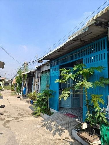 Bán nhà 2/ ngắn DT:4mX12m 1T + lửng 2pn,2w phòng khách bếp