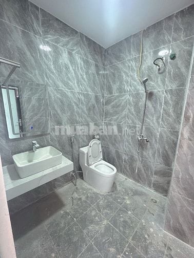 NHÀ RẺ NHẤT PHÚC LỢI 5 TẦNG NHÀ MỚI TINH. GẦN Ô TÔ. 4.8 TỶ