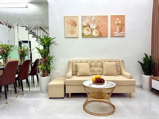 Nhà Thịnh Quang dt 30m/4tang full Noi thât cao cap 