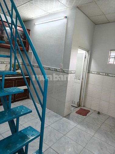 Bán nhà 2/ ngắn DT:4mX12m 1T + lửng 2pn,2w phòng khách bếp