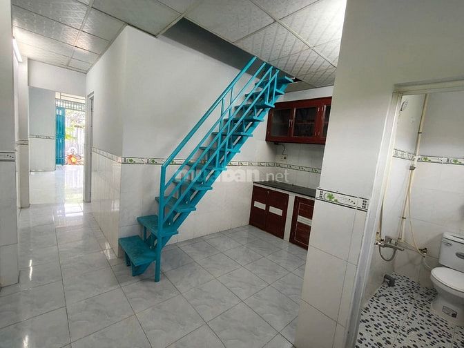Bán nhà 2/ ngắn DT:4mX12m 1T + lửng 2pn,2w phòng khách bếp
