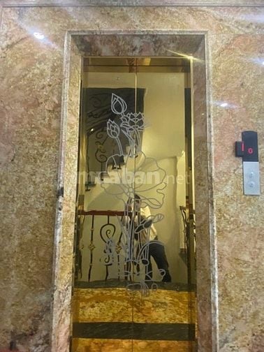 Nghĩa Tân, 38 tỷ, 68m2, 9t thang máy ngõ ô tô tránh,có vỉa he