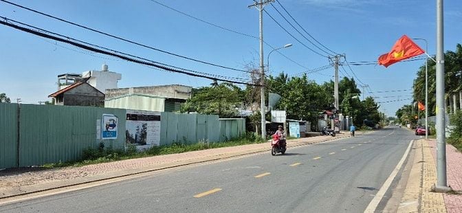 Đất mặt tiền đường nhựa chính Long Phước 