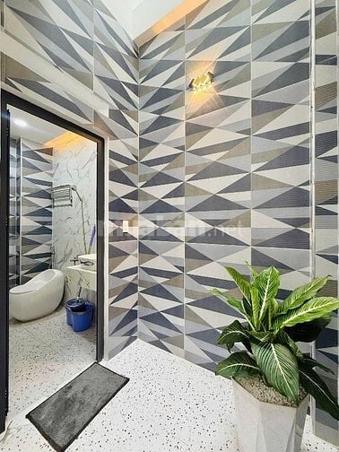 NHÀ SÁT MẶT TIỀN ĐƯỜNG TRẦN QUANG KHẢI, TÂN ĐỊNH, QUẬN 1. HXH 6M