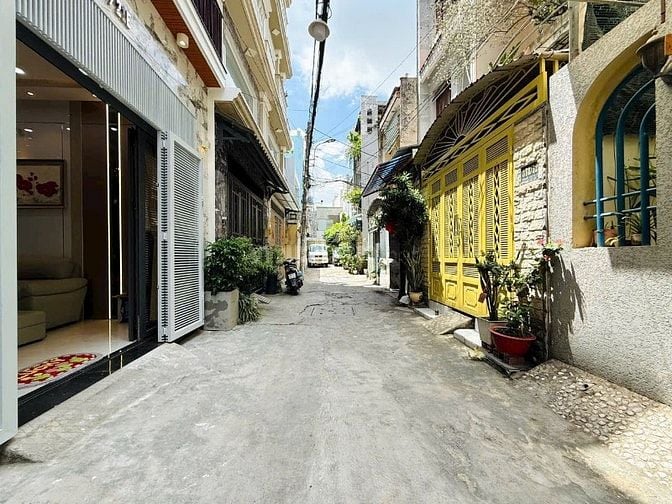 Nhà Lý Chính Thắng, Q3, hẻm thông Hoàng Sa- 62,3m2/ 4Tỷ 6- Sổ Riêng