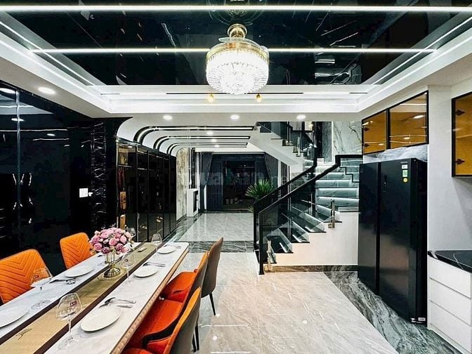 Nhà Hẻm Rộng 5M Đường Nguyễn Thị Minh Khai, Q3 - 4 Tỷ 3/ 60m2 - SHR