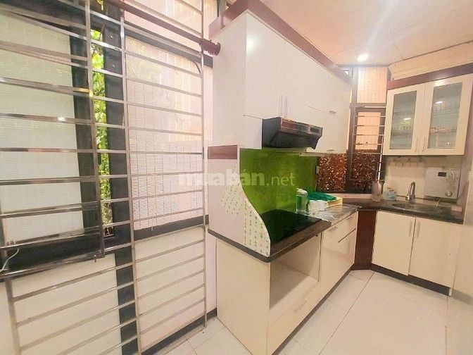 Chính chủ cho thuê căn tập thể 70m2 phố Quán Thánh, Ba Đình, đủ nt