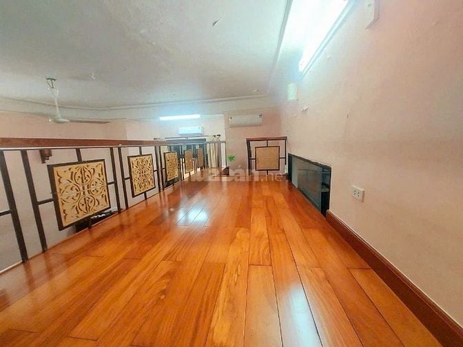Chính chủ cho thuê căn tập thể 70m2 phố Quán Thánh, Ba Đình, đủ nt