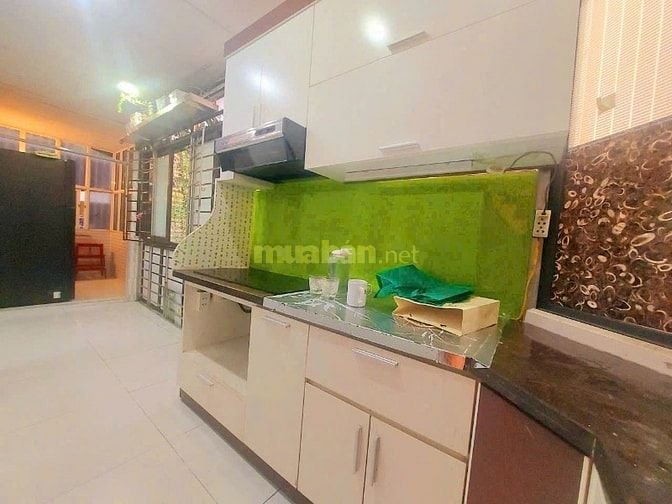 Chính chủ cho thuê căn tập thể 70m2 phố Quán Thánh, Ba Đình, đủ nt