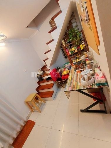 Chính chủ cho thuê căn tập thể 70m2 phố Quán Thánh, Ba Đình, đủ nt