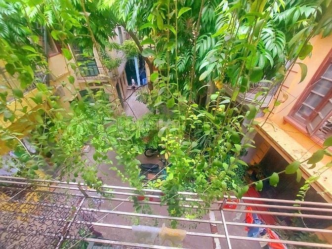 Chính chủ cho thuê căn tập thể 70m2 phố Quán Thánh, Ba Đình, đủ nt