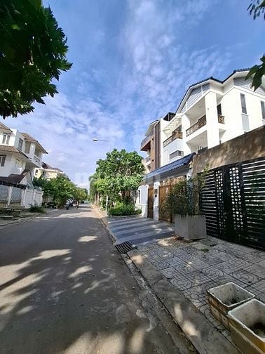 Bán biệt thư 2 mặt tiền ven sông Sài Gòn p13 Bình Thạnh giá 31,5 tỷ