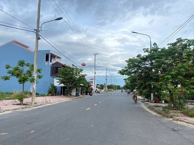 Chợ Lai Nghi (có sổ): Bán lô mặt tiền đường Điện Biên Phủ; trước chợ
