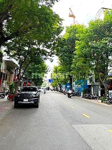 Nhà mặt tiền trung tâm Quận 1, Calmette, 2 căn liền kề , 132,5m² 