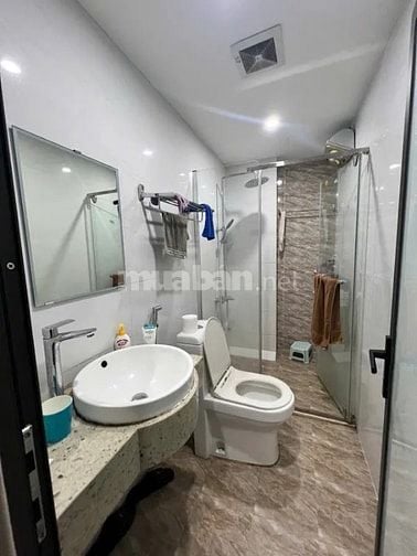 Bán nhà đẹp ngõ phố Nguyễn Văn Cừ  40 m2 x4 tầng full nội thất . Giá 9