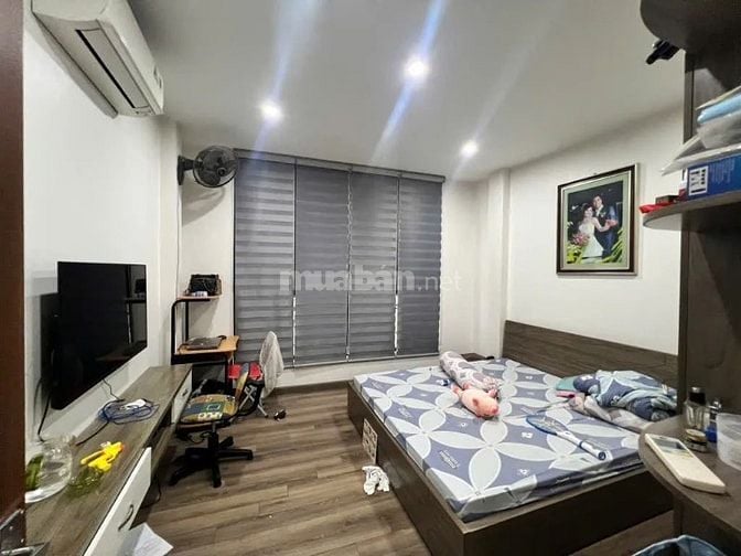 Bán nhà đẹp ngõ phố Nguyễn Văn Cừ  40 m2 x4 tầng full nội thất . Giá 9