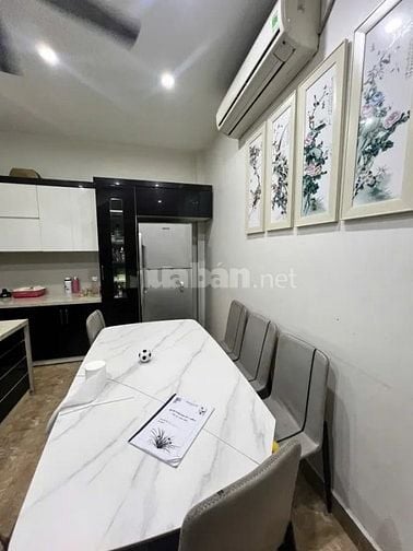 Bán nhà đẹp ngõ phố Nguyễn Văn Cừ  40 m2 x4 tầng full nội thất . Giá 9
