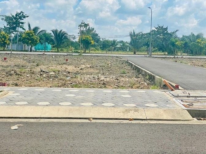 Bán đất ngay KDC Tân Đức , đường dt 824 nằm ngay TT thị Trấn Đức Hoà  