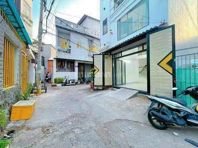 Căn góc 2 MT hẻm Hoàng Văn Thụ xây 4 tầng, giá 2 tỷ 150. Hẻm oto, SHR