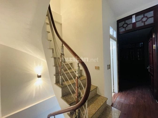 Trung tâm Hai Bà Trưng Phân lô ô tô đỗ cửa 36m2 4 tầng 9.85 tỷ