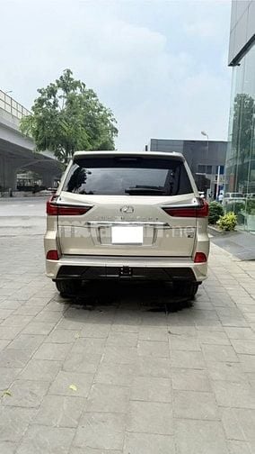 Bán Lexus LX570 Super Sport sản xuất 2018, màu vàng cát sa mạc.