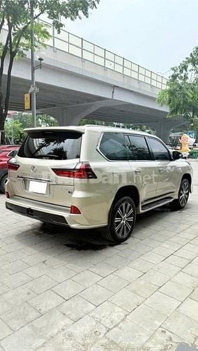 Bán Lexus LX570 Super Sport sản xuất 2018, màu vàng cát sa mạc.