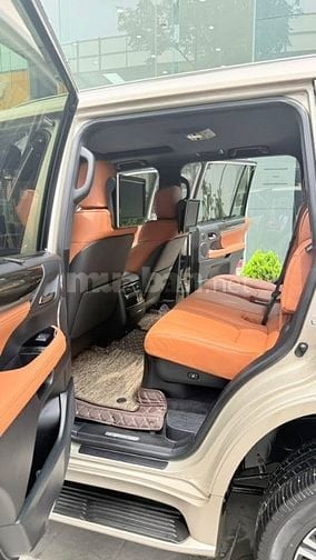 Bán Lexus LX570 Super Sport sản xuất 2018, màu vàng cát sa mạc.