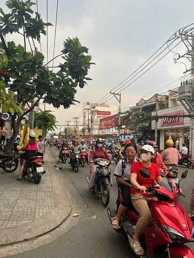 Nhà mặt tiền kinh doanh 4 tầng Nguyễn Văn Quá, Quận 12, 7,1x37m