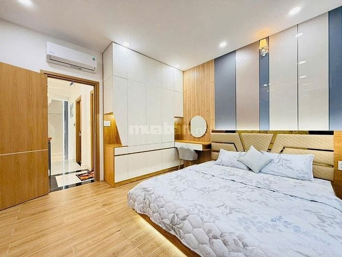 2,5 tỷ --> 2,3 tỷ. Nhà 42m2 Hoàng Hoa Thám xây 4 tầng,