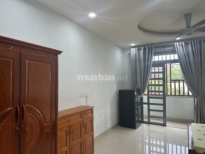 Chính chủ, 30m2, phòng đầy đủ nội thất, yên tĩnh, tự do, hẻm xe hơi