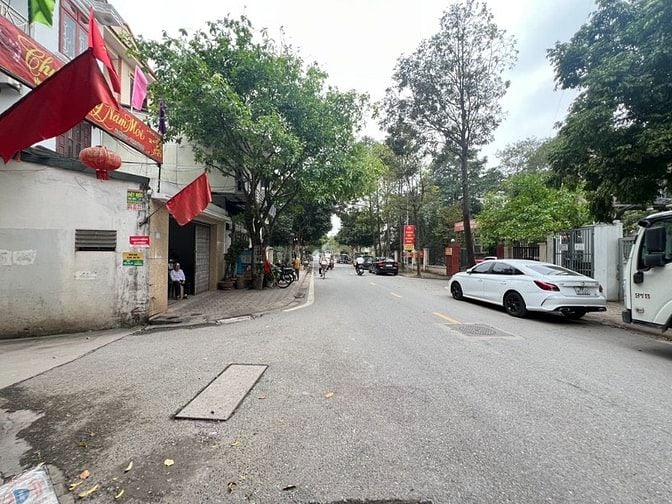 PHÚC LỢI. 136M2 ĐẤT. GIÁ TỐT.  Ô TÔ ĐỖ GẦN, VÀI BƯỚC RA CHỢ. 10.8 TỶ 