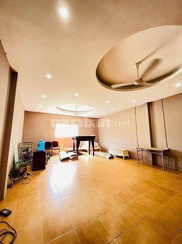 Bán nhà Khuất Duy Tiến 95m2, MT 8m, ô tô ra vào, kinh doanh. 27,5 tỷ