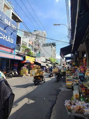 Chính chủ bán nhà 144m2 mt kinh doanh đg Xóm Chiếu, Quận 4, HCM. 