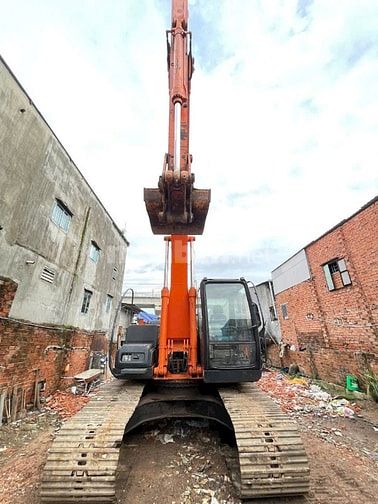 Thanh lý máy đào bánh xích Hitachi ZX200-1