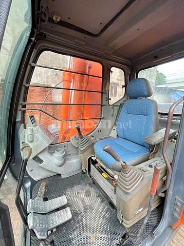 Thanh lý máy đào bánh xích Hitachi ZX200-1