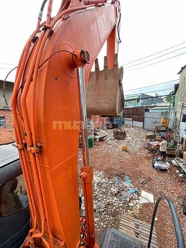 Thanh lý máy đào bánh xích Hitachi ZX200-1