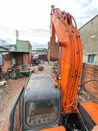 Thanh lý máy đào bánh xích Hitachi ZX200-1