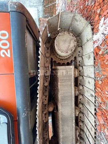 Thanh lý máy đào bánh xích Hitachi ZX200-1