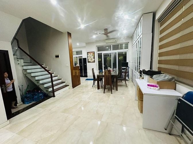 Biệt thự S 153m2, 9m mặt tiền, vỉa hè 2 bên, đối diện công viên, đẹp