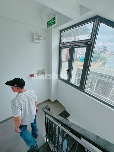 Tòa VP Phú Nhuận (Hầm + 4 lầu), 112 m², gần sân bay, giá 35 tỷ TL