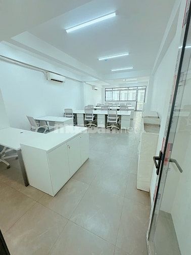 Tòa VP Phú Nhuận (Hầm + 4 lầu), 112 m², gần sân bay, giá 35 tỷ TL