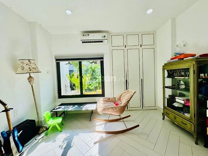 Đi nước ngoài bán gấp nhà Quốc Hương, Thảo Điền, Q2. Giá chỉ 2,42Tỷ