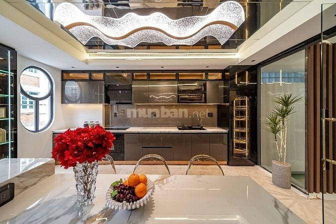 Siêu phẩm 4 Lầu THANG MÁY tuyệt đẹp CAO CẤP hẻm xe hơi Nguyễn Văn Khối